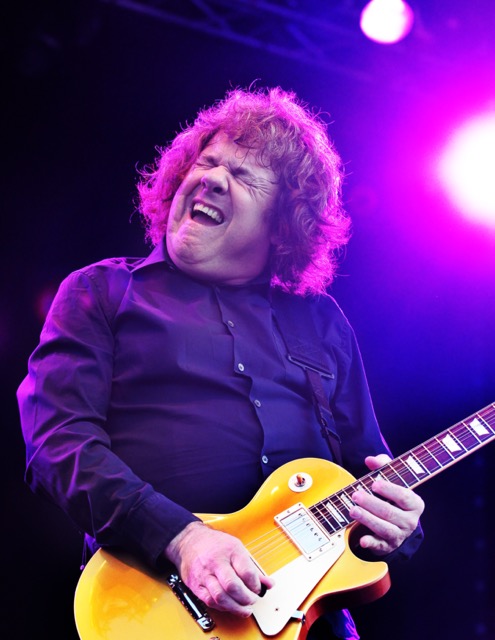 Gary Moore playing Greeny Peter Green Les Paul live concert blues