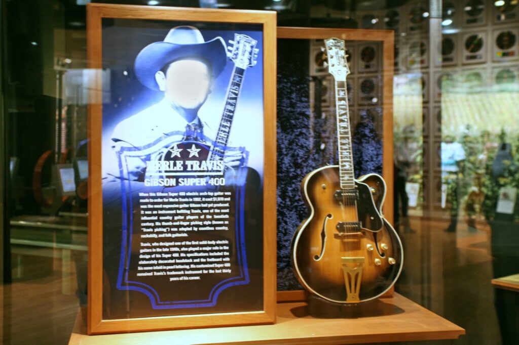 Merle Travis guitarist gibson super Travis picking
