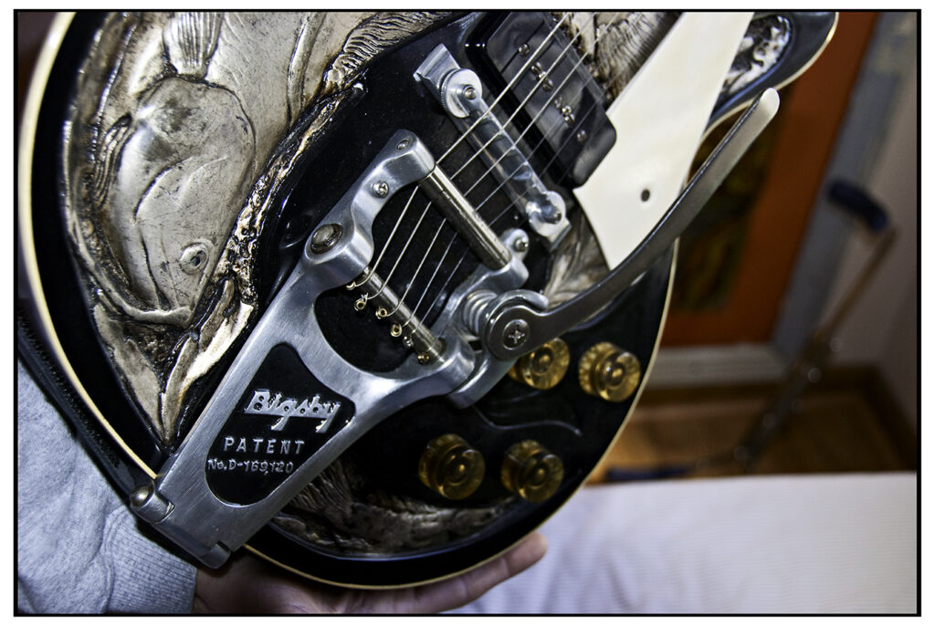 Bigsby Travis solid body electric guitar 1948 influence Gibson history