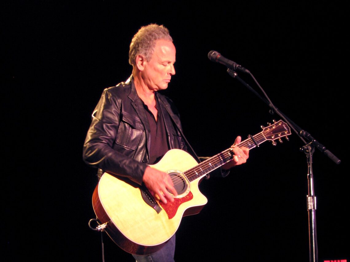 Lindsey Buckingham acoustic guitar fingerstyle no pick Fleetwood Mac 2012