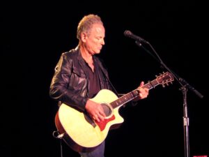 Lindsey Buckingham acoustic guitar fingerstyle no pick Fleetwood Mac 2012