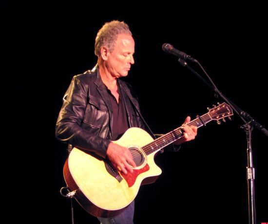 Lindsey Buckingham acoustic guitar fingerstyle no pick Fleetwood Mac 2012