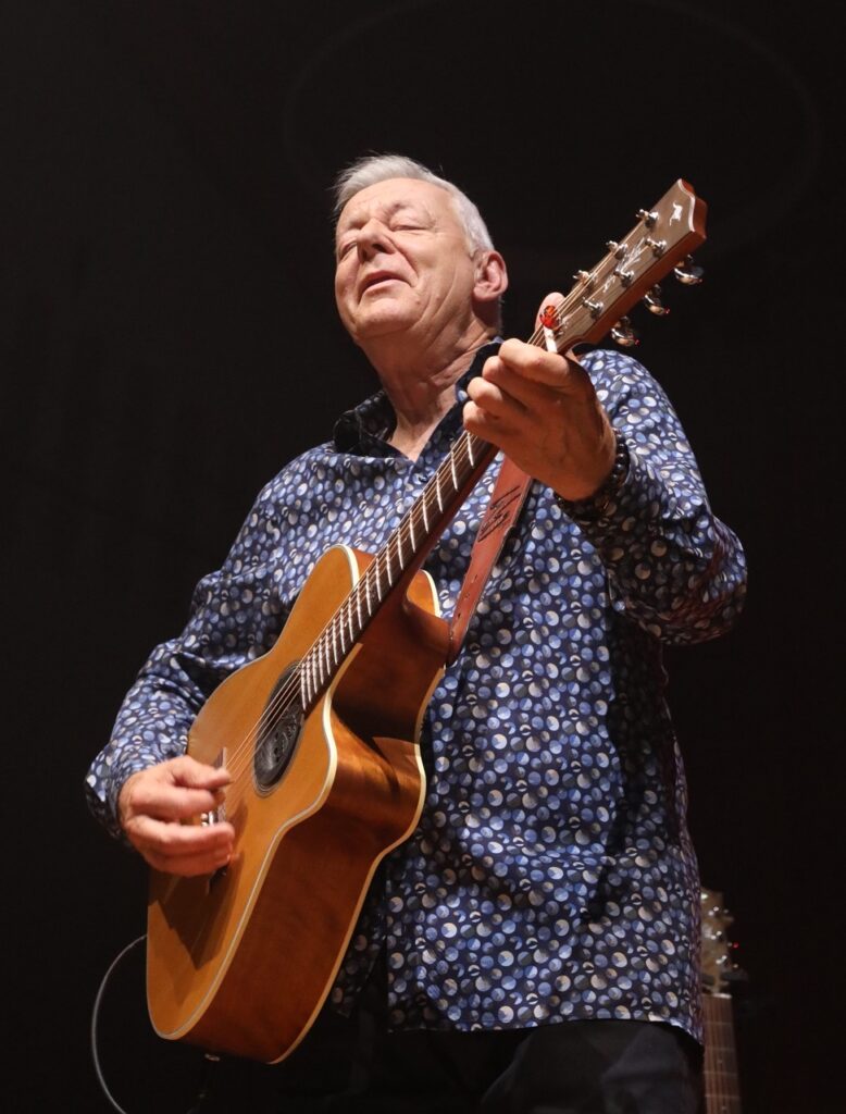 Tommy Emmanuel Maton acoustic guitar concert 2024 fingerstyle CGP